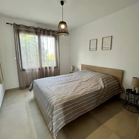 Climatisé Neuf Au Calme, Proche Centre-ville, 4 Minutes En Voiture Et Commerces Apartamento *