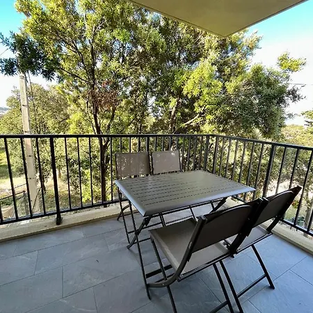 Apartamento Climatisé Neuf Au Calme, Proche Centre-ville, 4 Minutes En Voiture Et Commerces