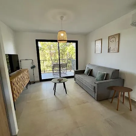 Climatisé Neuf Au Calme, Proche Centre-ville, 4 Minutes En Voiture Et Commerces