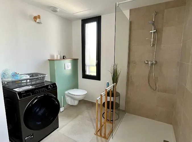 Climatise Neuf Au Calme, Proche Centre-ville, 4 Minutes En Voiture Et Commerces Daire Calvi (Corsica)