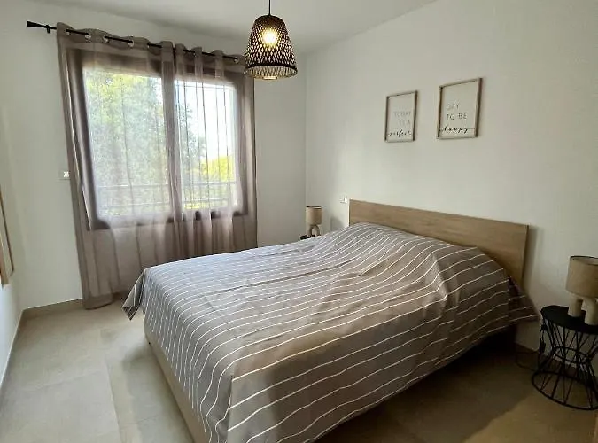 Climatise Neuf Au Calme, Proche Centre-ville, 4 Minutes En Voiture Et Commerces Daire *