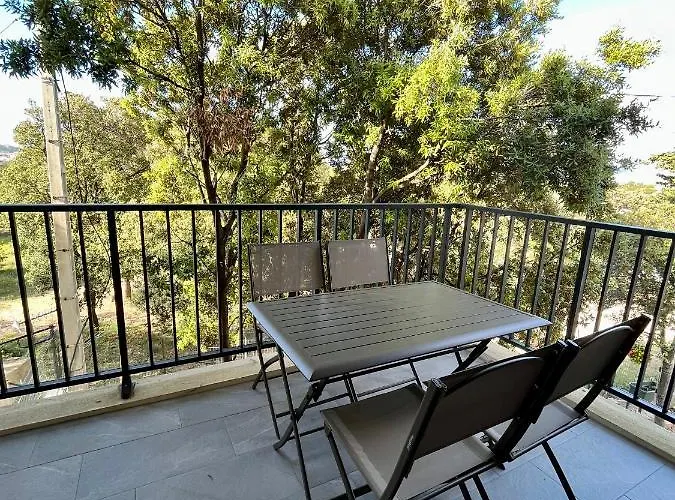 Daire Climatise Neuf Au Calme, Proche Centre-ville, 4 Minutes En Voiture Et Commerces