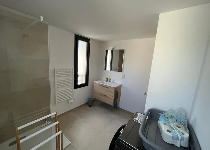 Climatise Neuf Au Calme, Proche Centre-ville, 4 Minutes En Voiture Et Commerces Daire Calvi (Corsica)